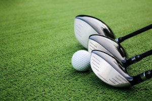Close-up,Of,Golf,Clubs,Resting,On,Vibrant,Green,Turf,With